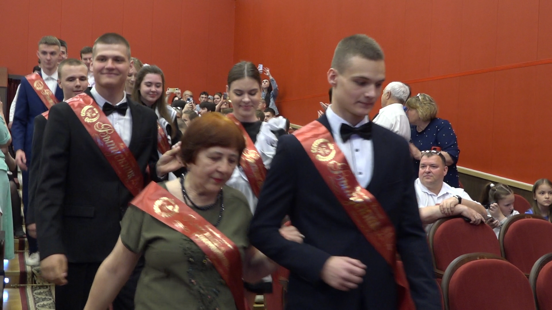 школа им АС Попова, Власиха школа Попова, выпускной 2024, одиннадцатиклассники поповки, последний звонок 11 класс,