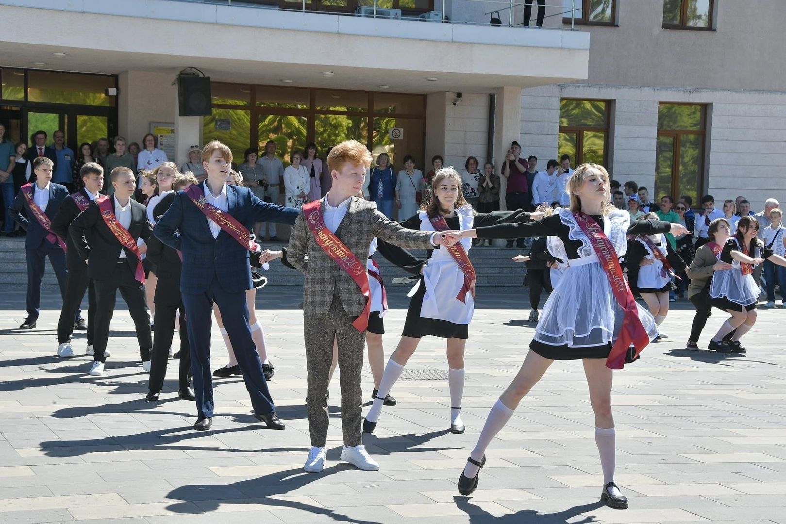 школа им АС Попова, Власиха школа Попова, выпускной 2024, одиннадцатиклассники поповки, последний звонок 11 класс,