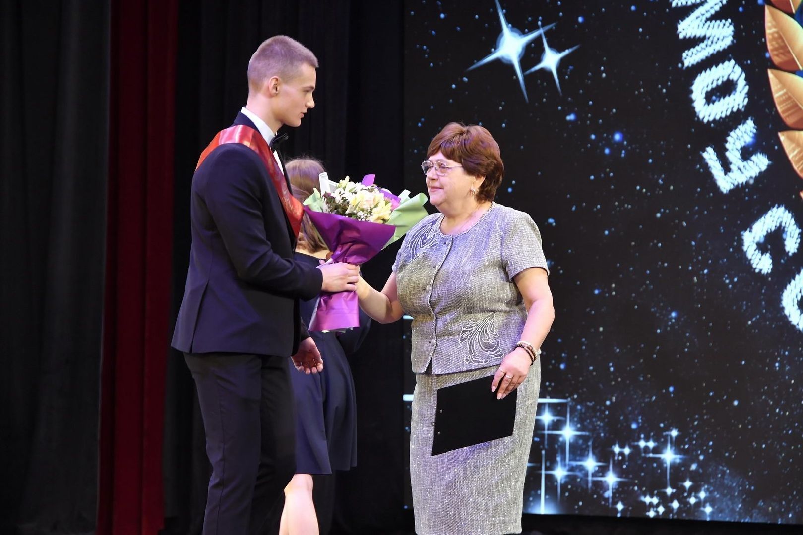 школа им АС Попова, Власиха школа Попова, выпускной 2024, одиннадцатиклассники поповки, последний звонок 11 класс,