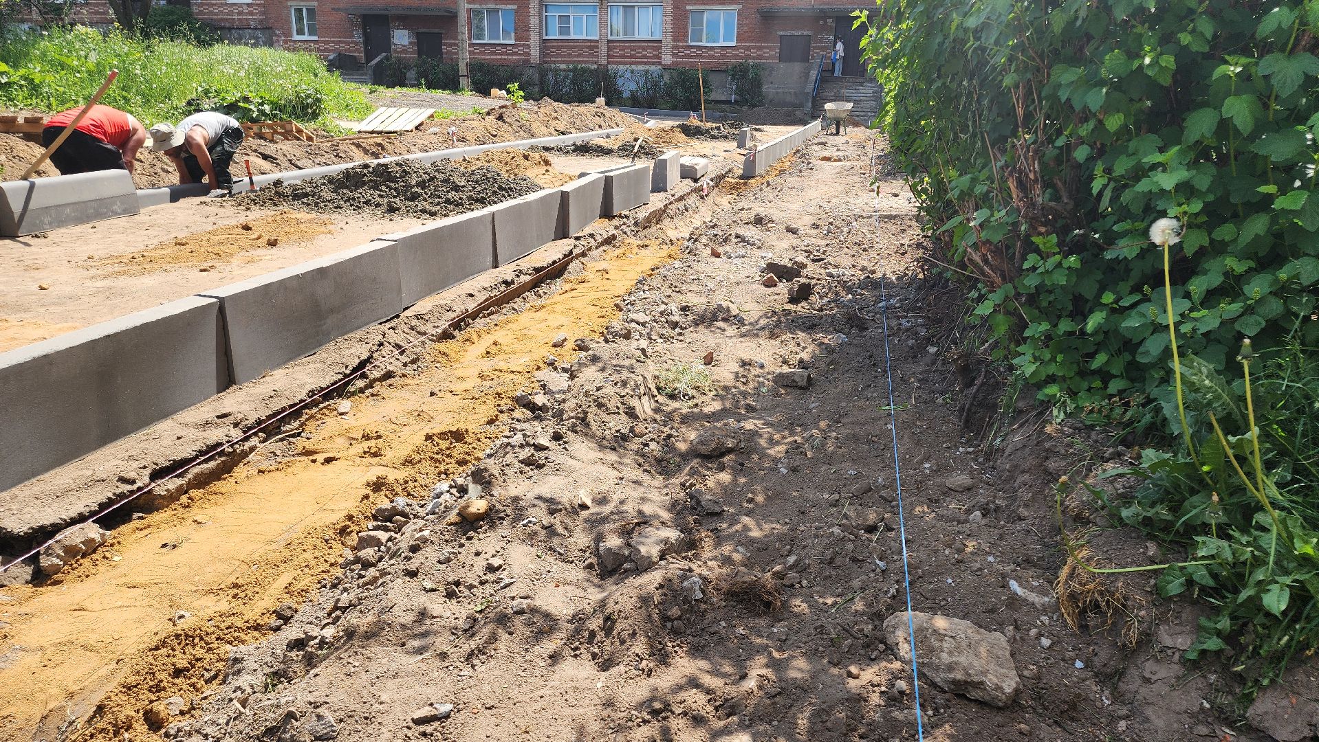 кашира, благоустройство дворов, кржижановского, парковка, тротуар, бордюр, асфальт, трактор,