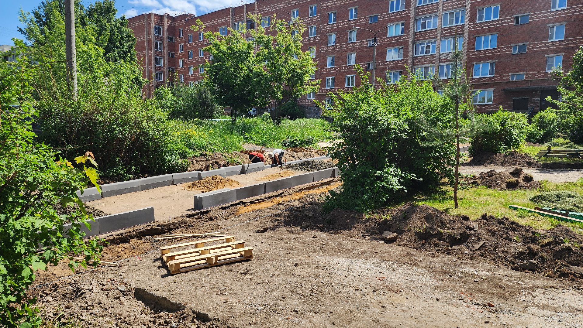 кашира, благоустройство дворов, кржижановского, парковка, тротуар, бордюр, асфальт, трактор,