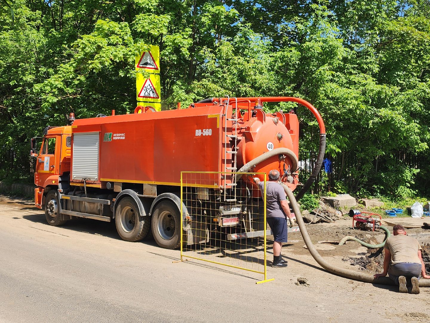 прорыв трубы, ремонтные работы,