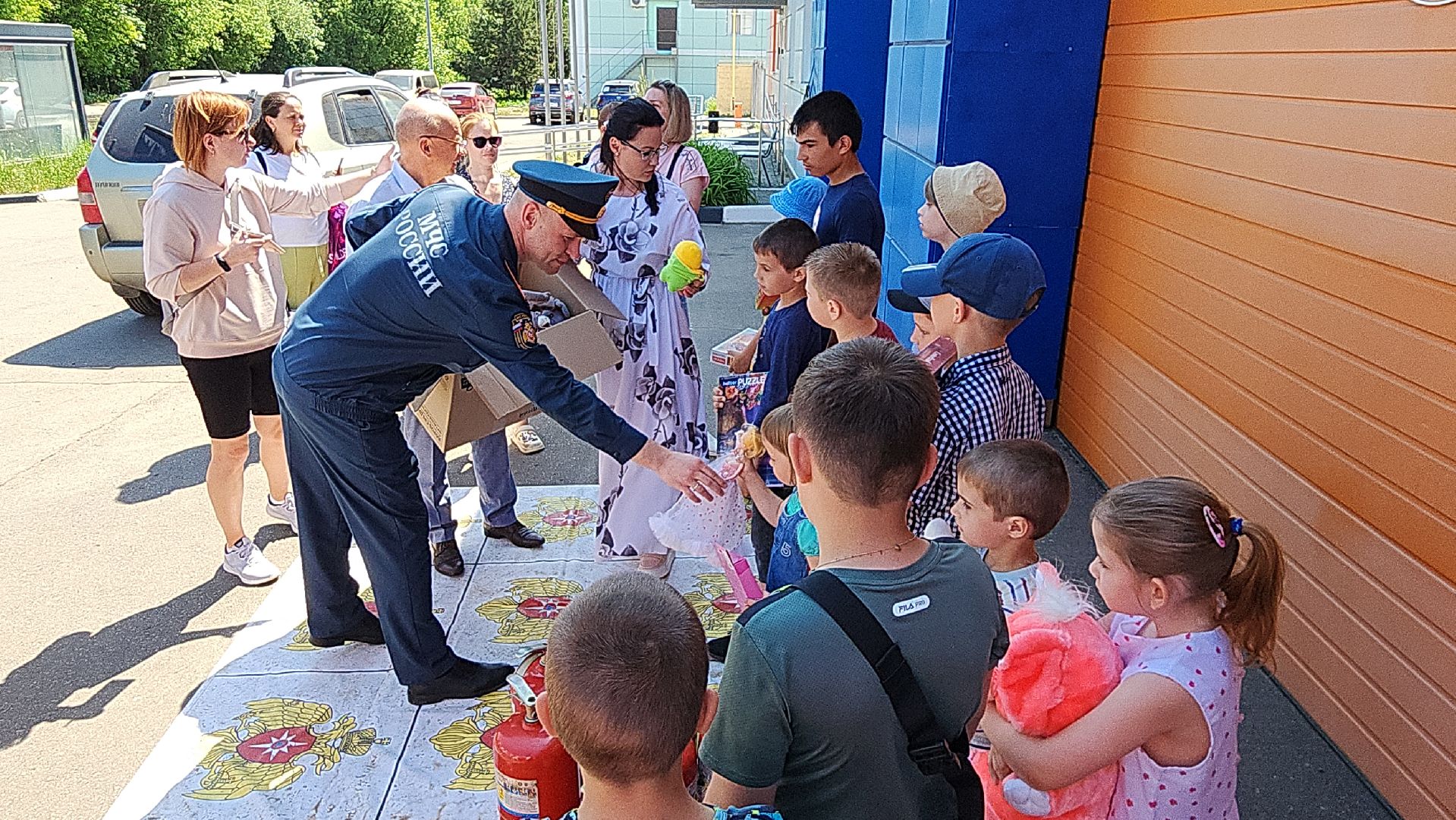 электросталь, мой город, жители города, дети, 1 июня, день защиты детей, пожарная часть, пожарная машина, пожарная безопасность, пожарная охрана,