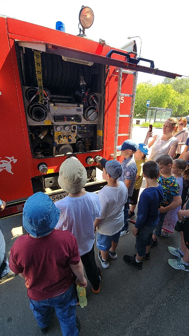 электросталь, мой город, жители города, дети, 1 июня, день защиты детей, пожарная часть, пожарная машина, пожарная безопасность, пожарная охрана,