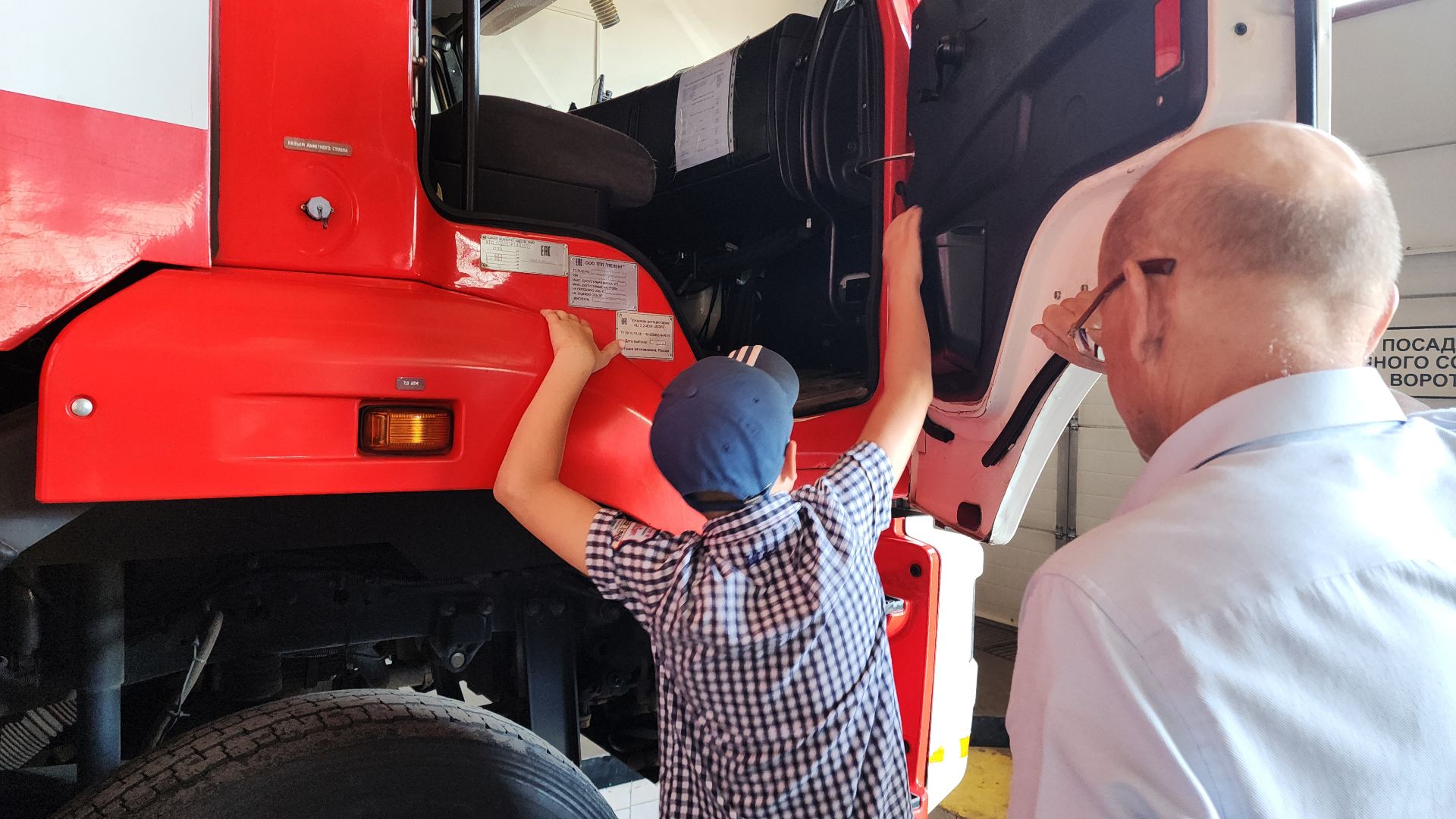 электросталь, мой город, жители города, дети, 1 июня, день защиты детей, пожарная часть, пожарная машина, пожарная безопасность, пожарная охрана,