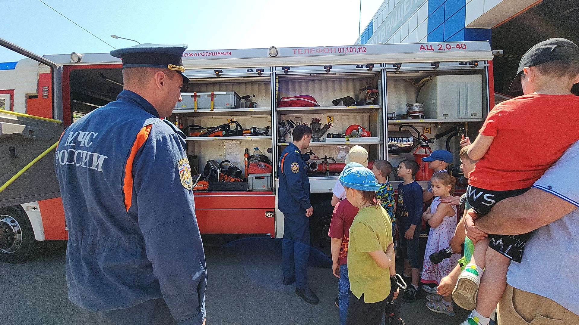 электросталь, мой город, жители города, дети, 1 июня, день защиты детей, пожарная часть, пожарная машина, пожарная безопасность, пожарная охрана,