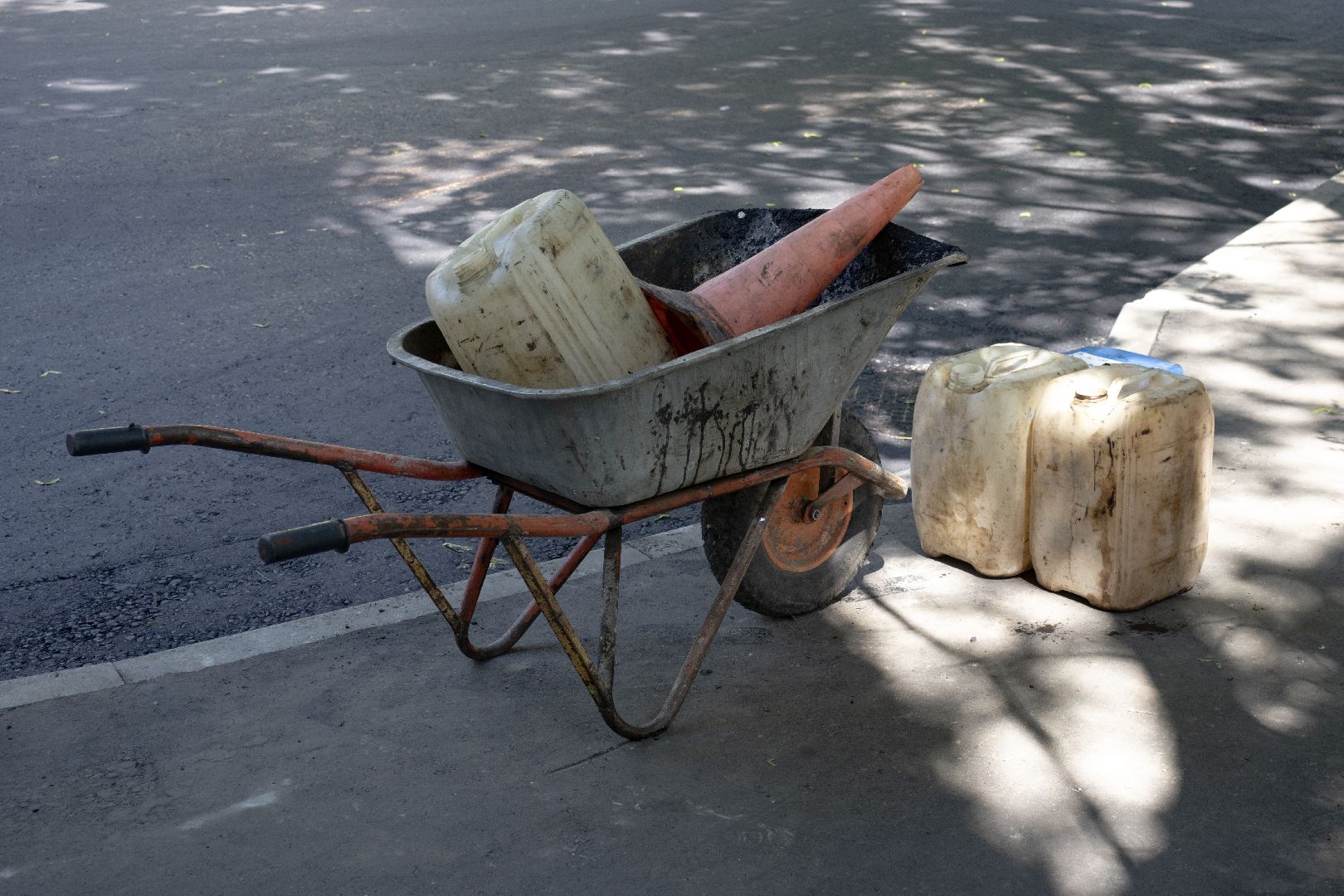 дзержинский, жкх и благоустройство, томилинская, лесная, асфальтирование дорог, андроник пак, никита иванов,