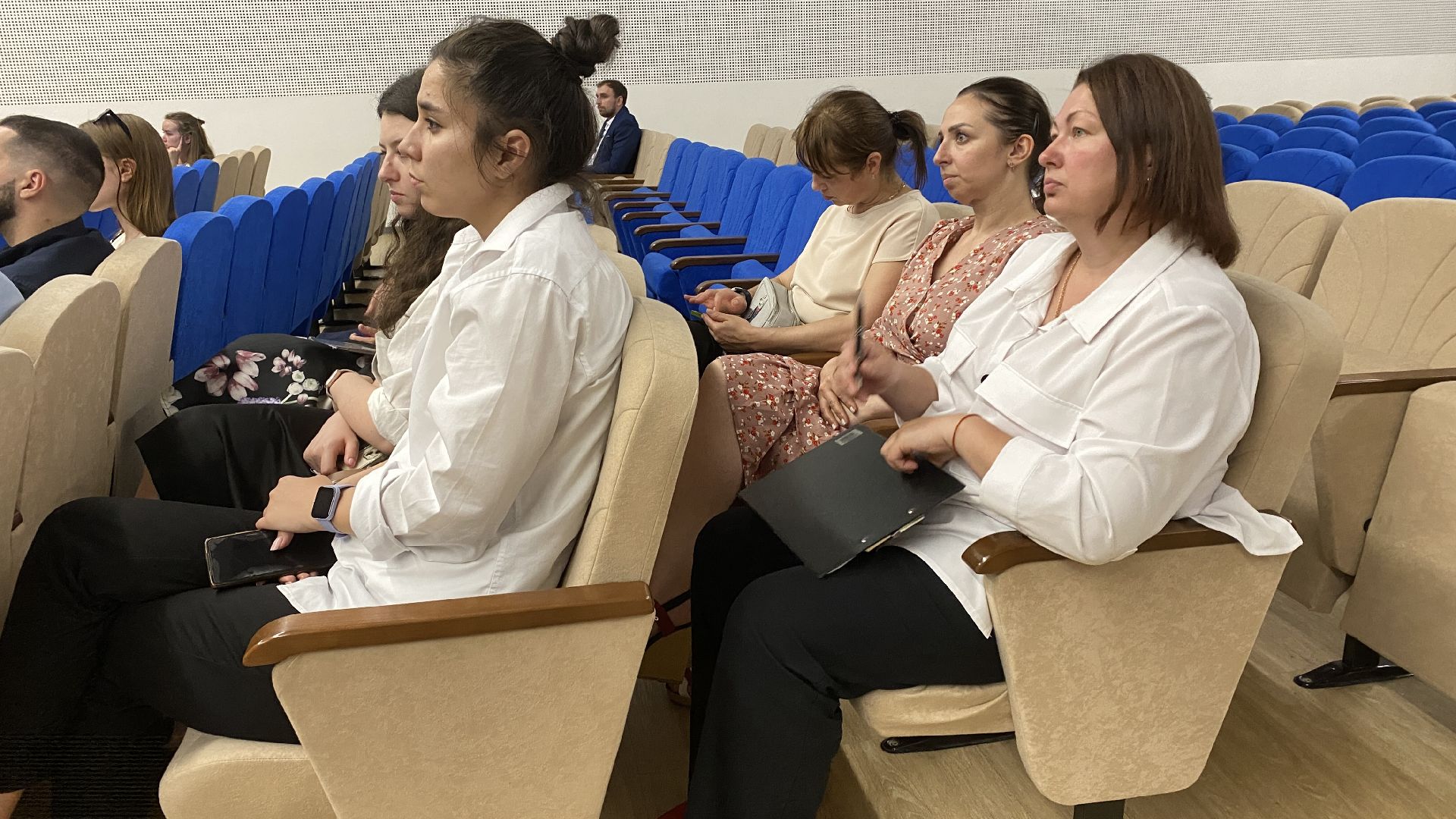 выездная администрация, встреча администрации с жителями, власть, глава ленинского городского округа, жена мобилизованного, ленинский городской округ,