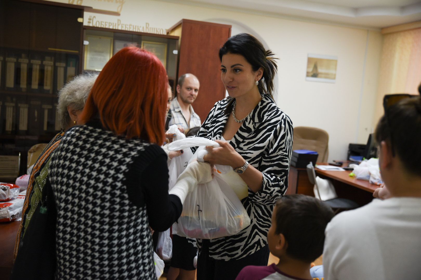 Бронницы, Благотворительность, Подарки детям, Акция Подари ребенку радость,