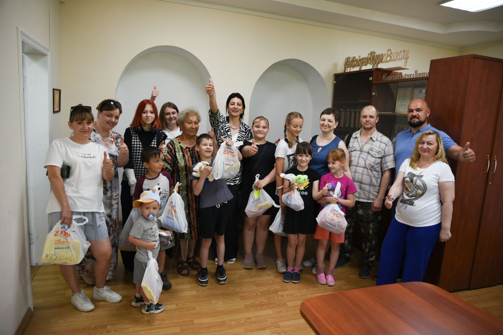 Бронницы, Благотворительность, Подарки детям, Акция Подари ребенку радость,