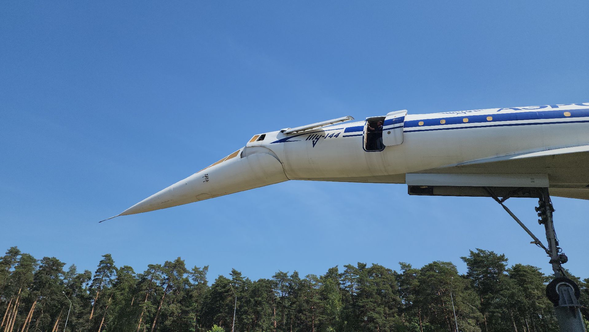 Ту-144, авторолик, памятник, монумент, взлетное положение,