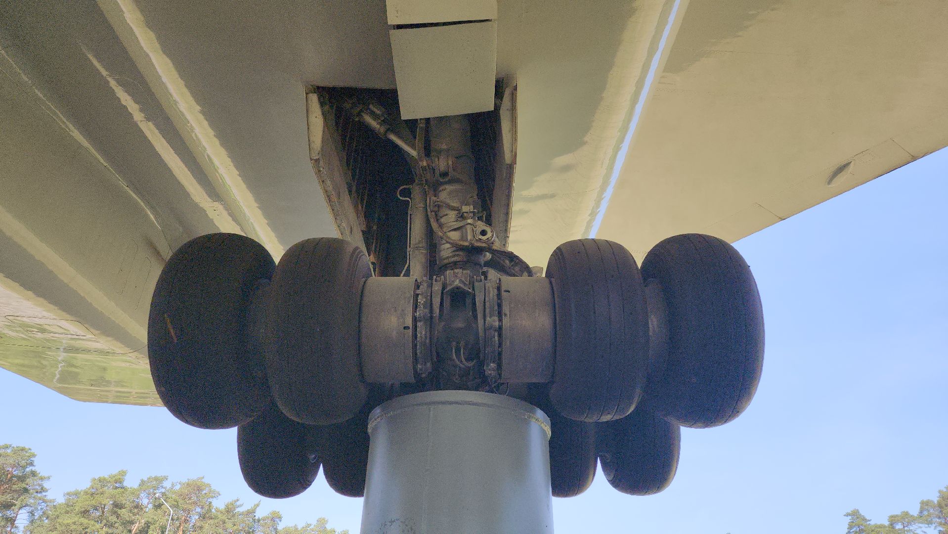 Ту-144, авторолик, памятник, монумент, взлетное положение,