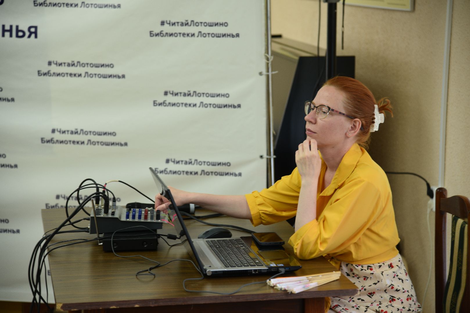 лотошино, лотошинская библиотека, выставка картин, культура,