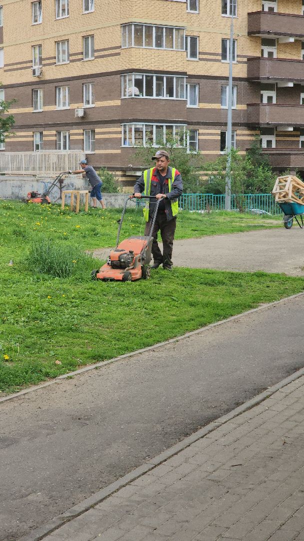 долгопрудный, благоустровйство, покос травы, покраска детских площадок, покраска перил,