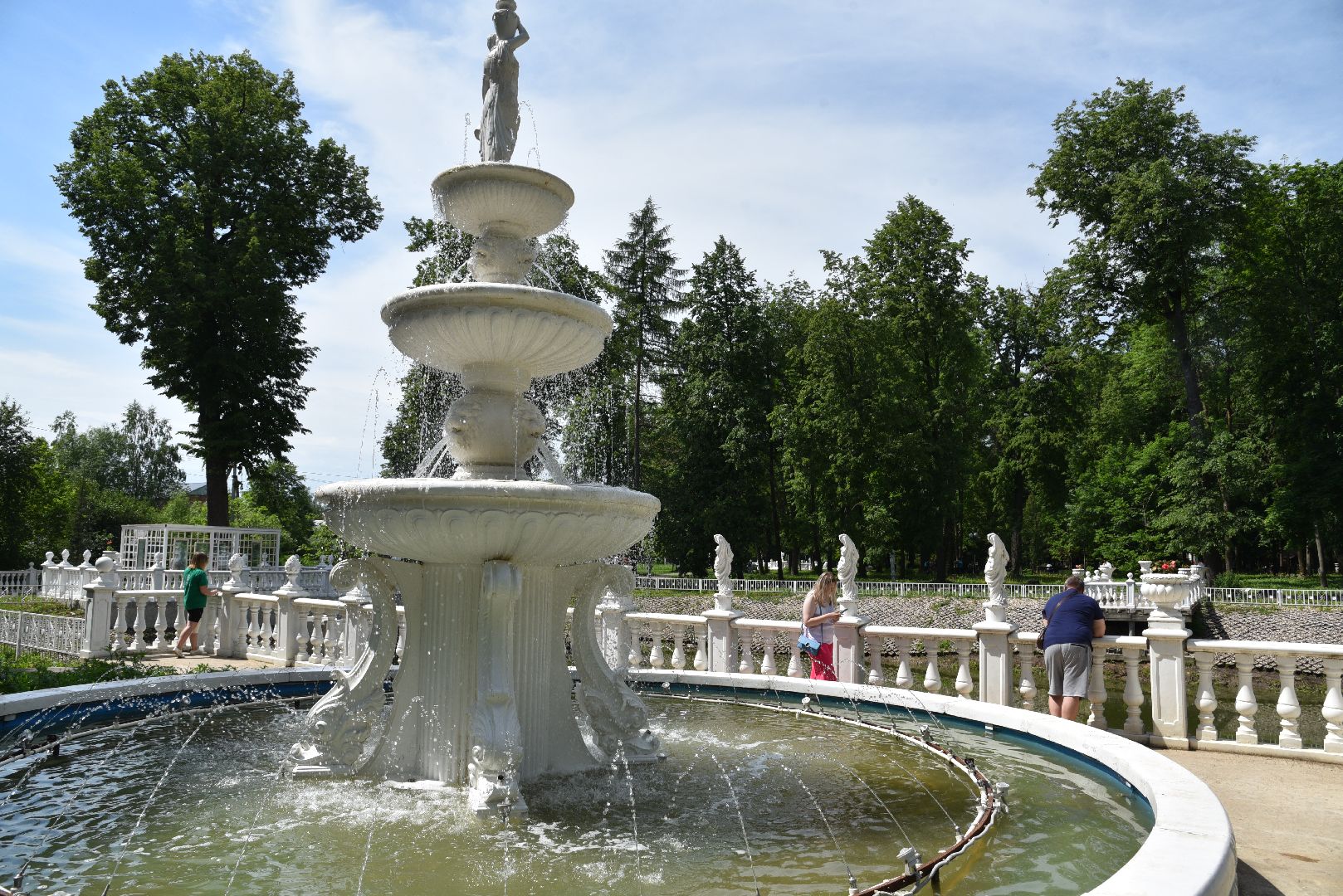 лотошино, лотошинский парк, день защиты детей, парки подмосковья, фонтан, дети,