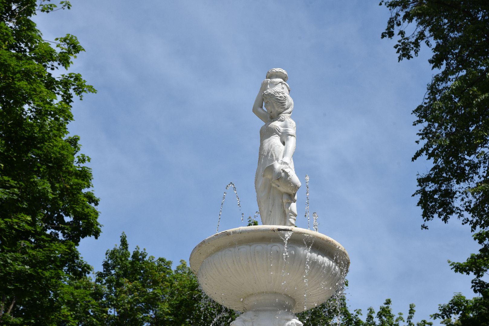 лотошино, лотошинский парк, день защиты детей, парки подмосковья, фонтан, дети,