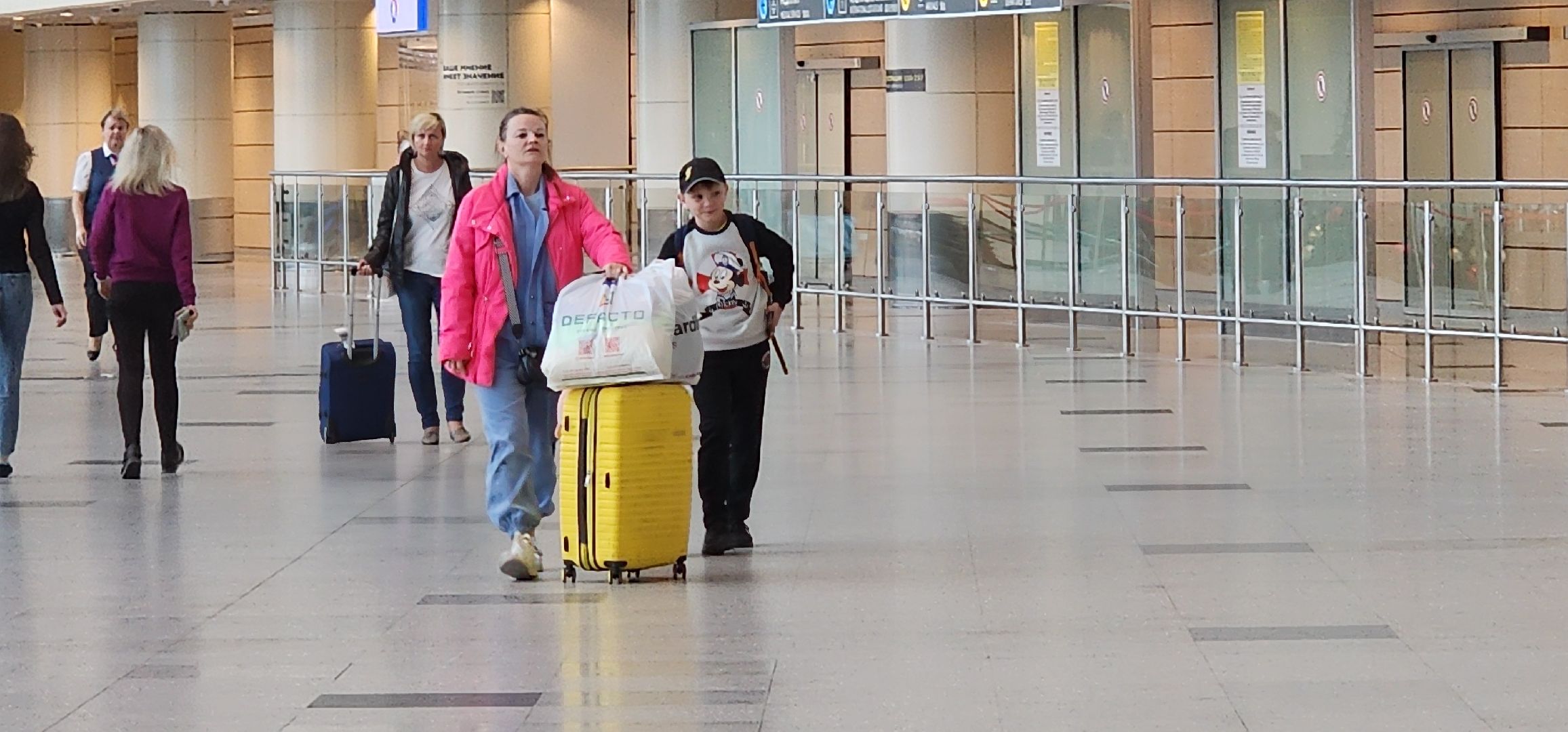 дети в аэропорту, путешествие с детьми, Домодедово,