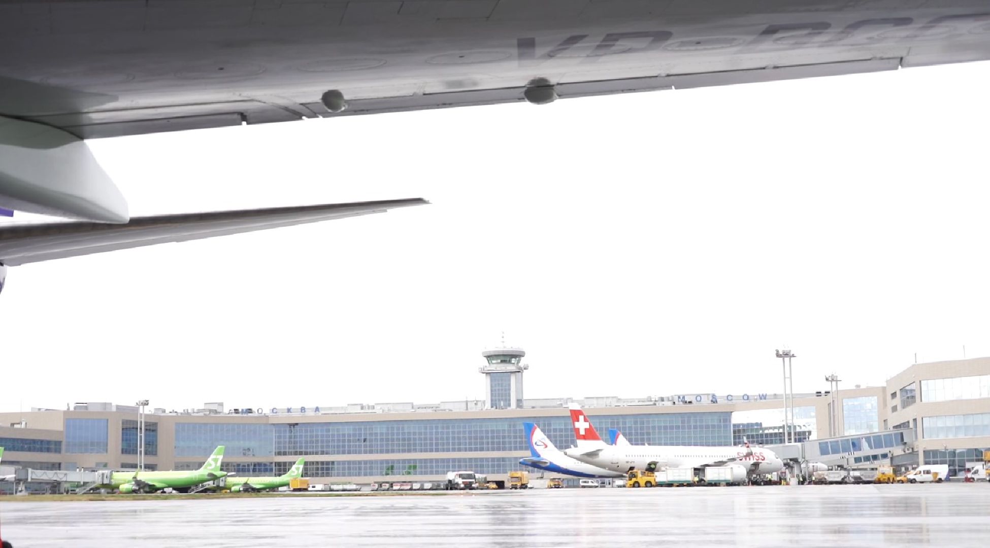 дети в аэропорту, путешествие с детьми, Домодедово,