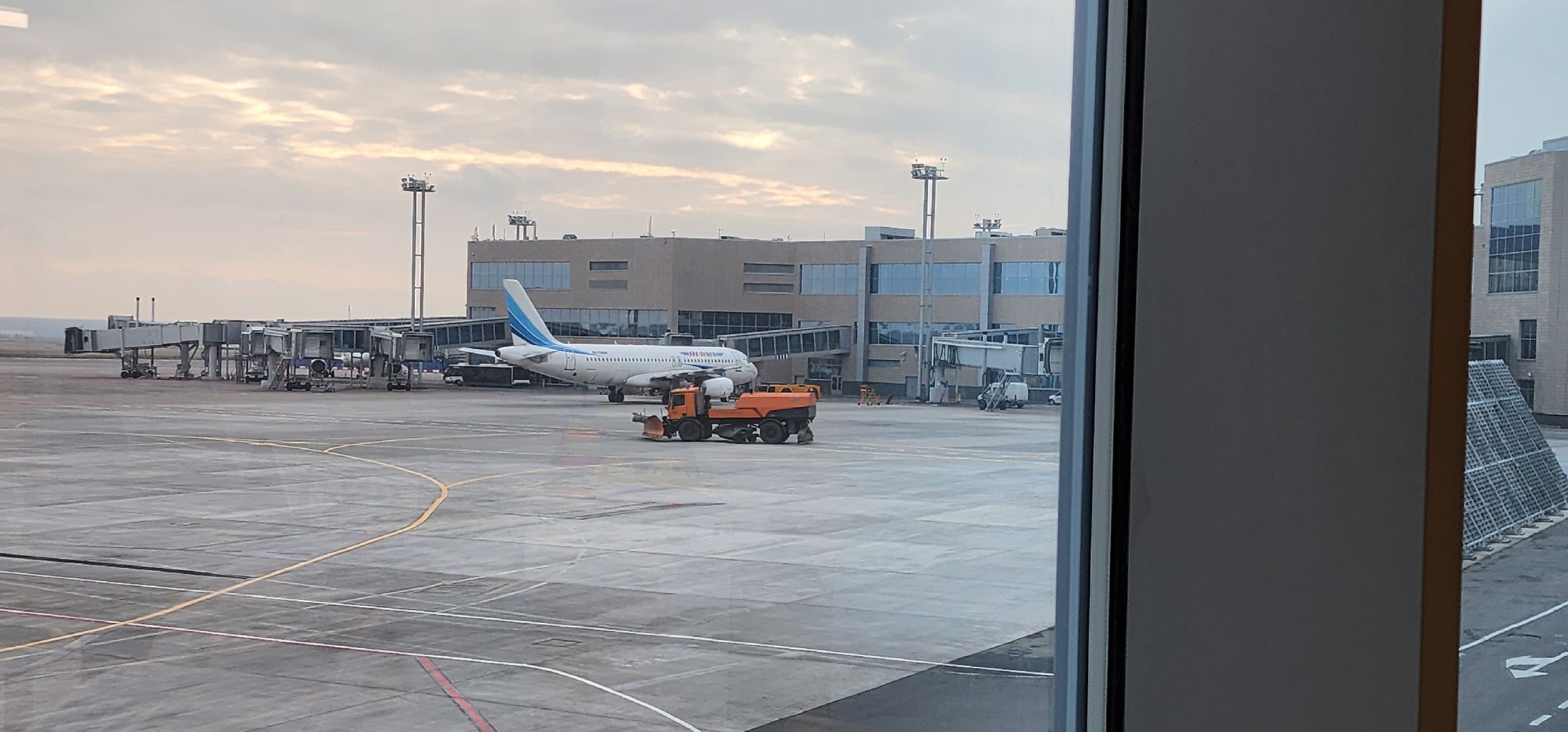 дети в аэропорту, путешествие с детьми, Домодедово,