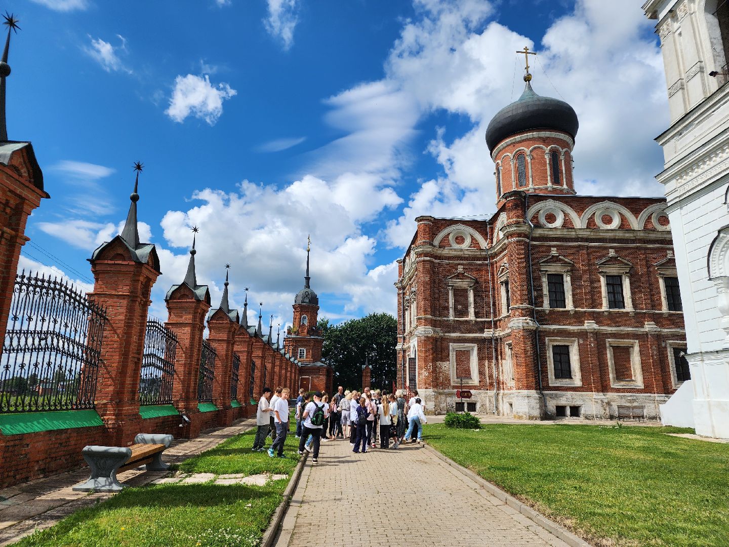 волоколамский кремль, Выставка картин Владимира Сафронова, Художники земли Волоколамской,