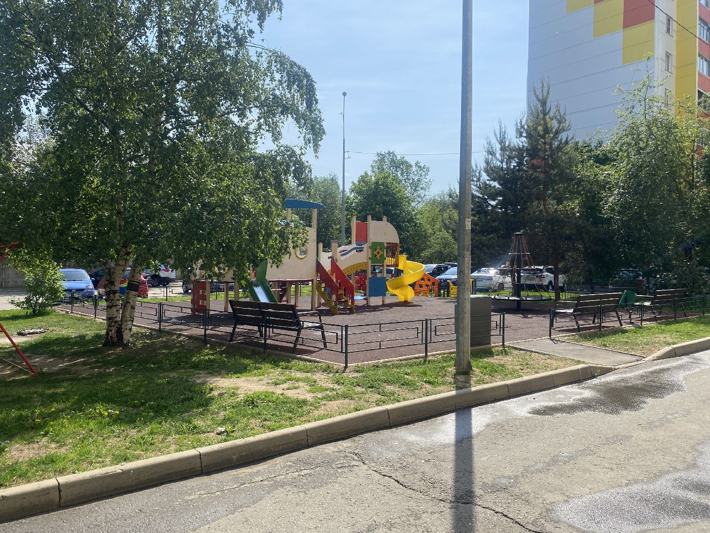 Власиха Солнечная, обход территории, озеленение двора, посадка деревьев, детская игровая площадка, власиха благоустройство,