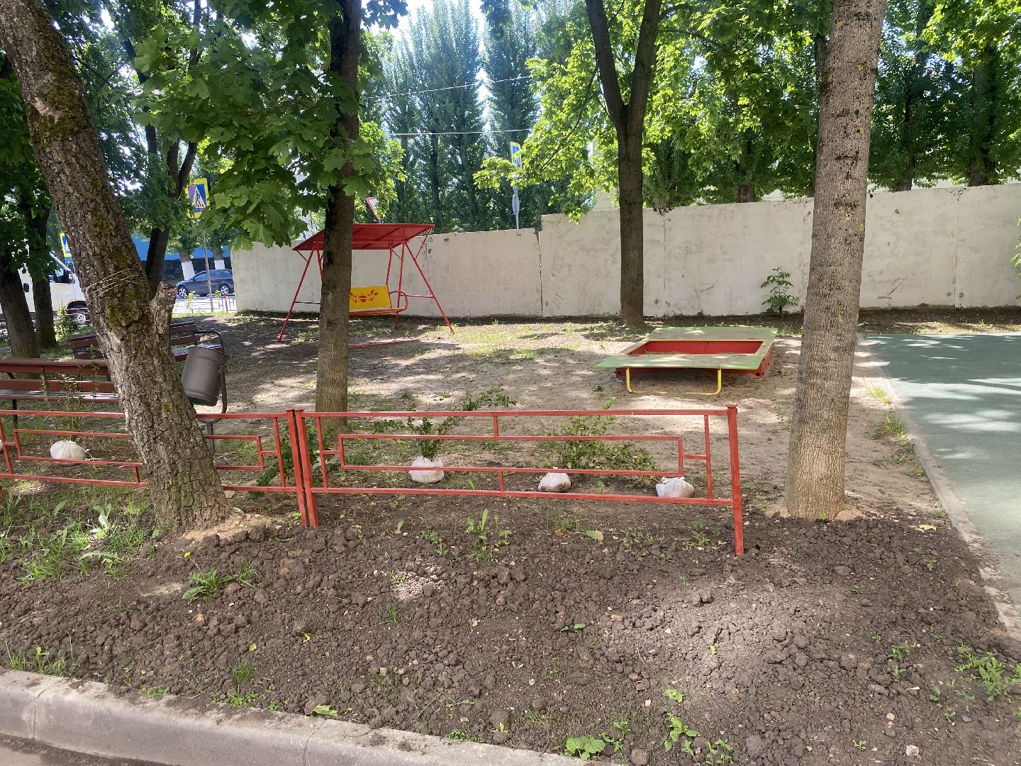 Власиха Солнечная, обход территории, озеленение двора, посадка деревьев, детская игровая площадка, власиха благоустройство,