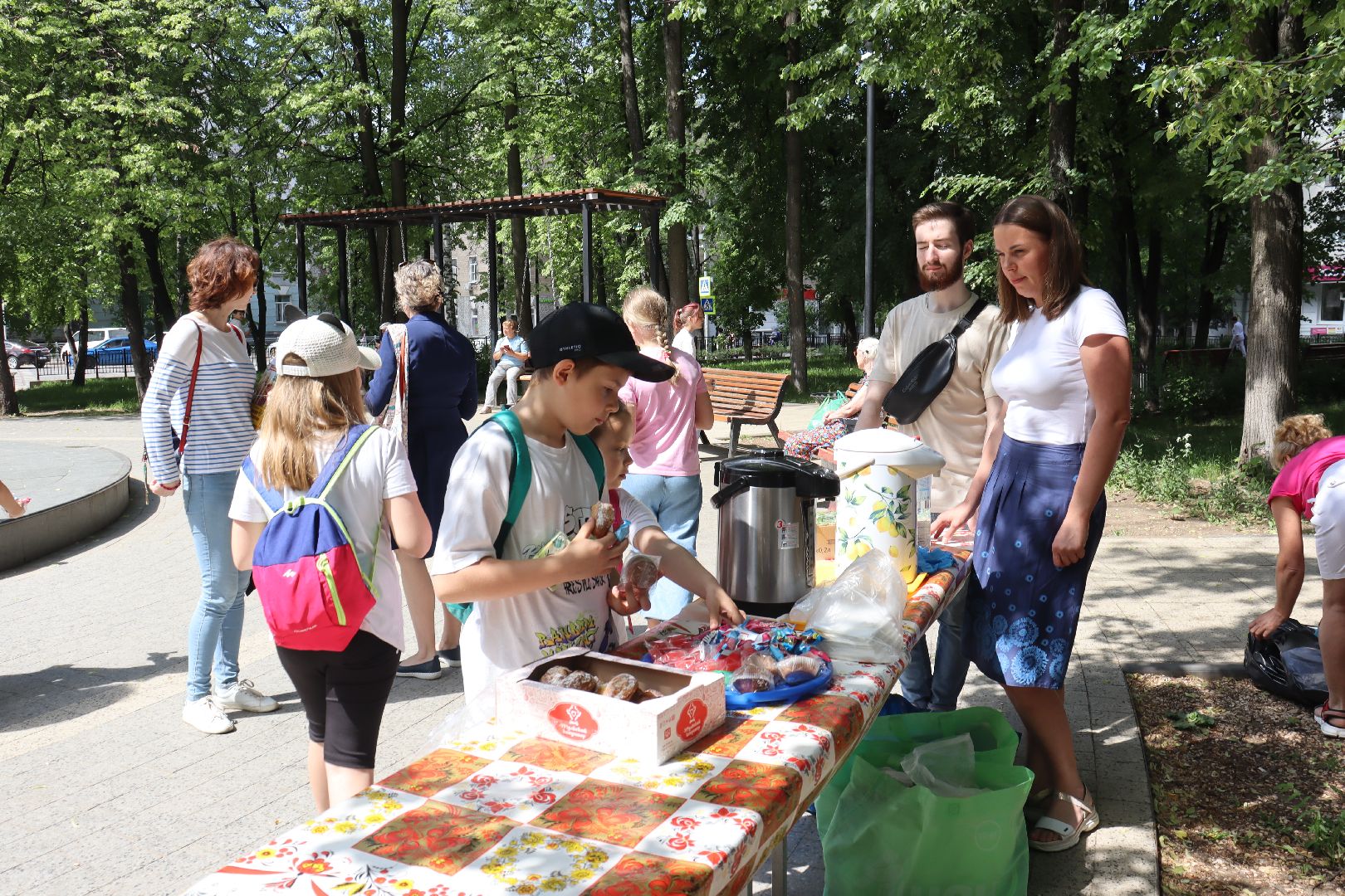 дзержинский, центральная библиотека, летний читальный зал, лето в подмосковье,