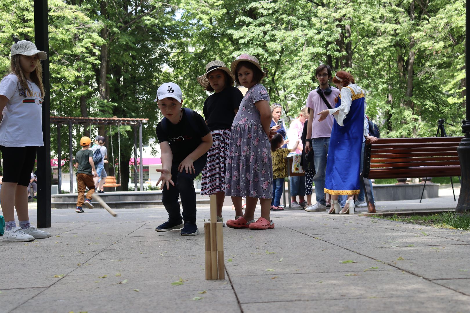 дзержинский, центральная библиотека, летний читальный зал, лето в подмосковье,