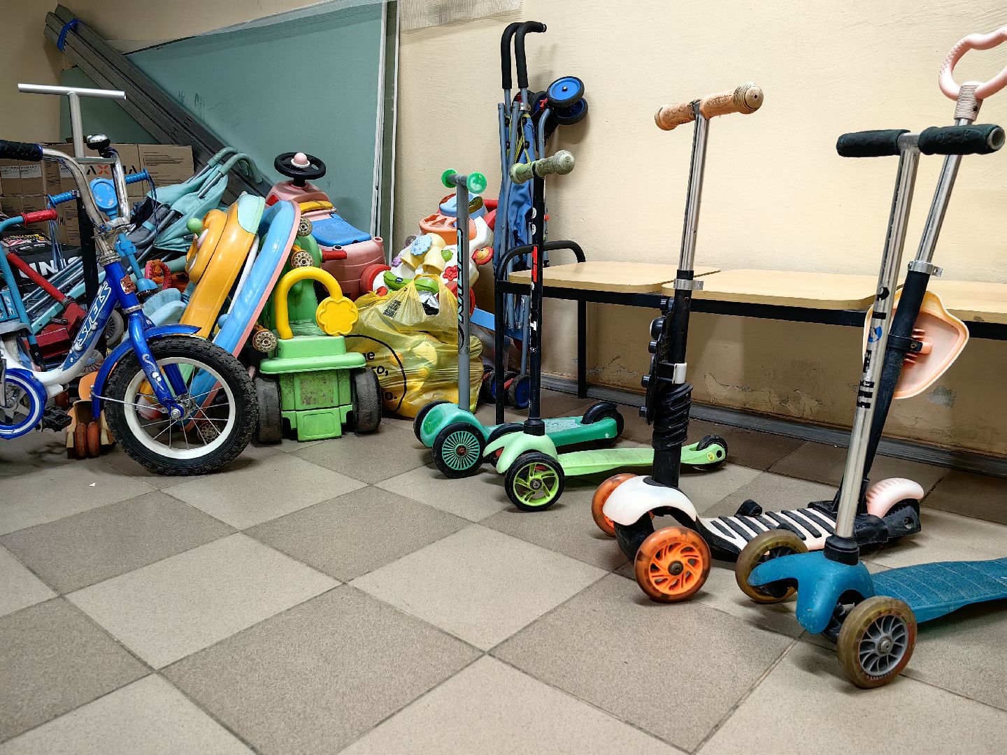 благотворительность, помощь детям, жители Белгорода, гуманитарная помощь, самокаты, велосипеды, летний досуг, щёлково,