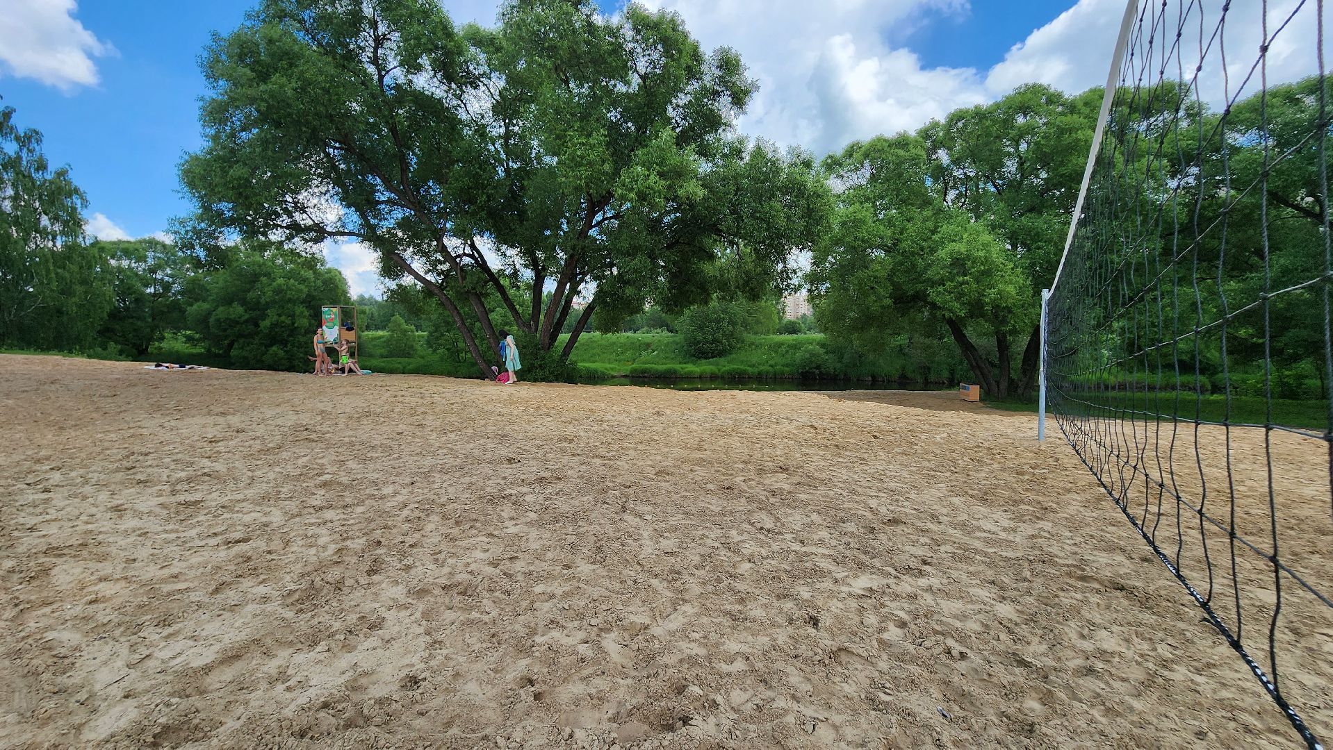 лето в подмосковье, пляж, река истра,