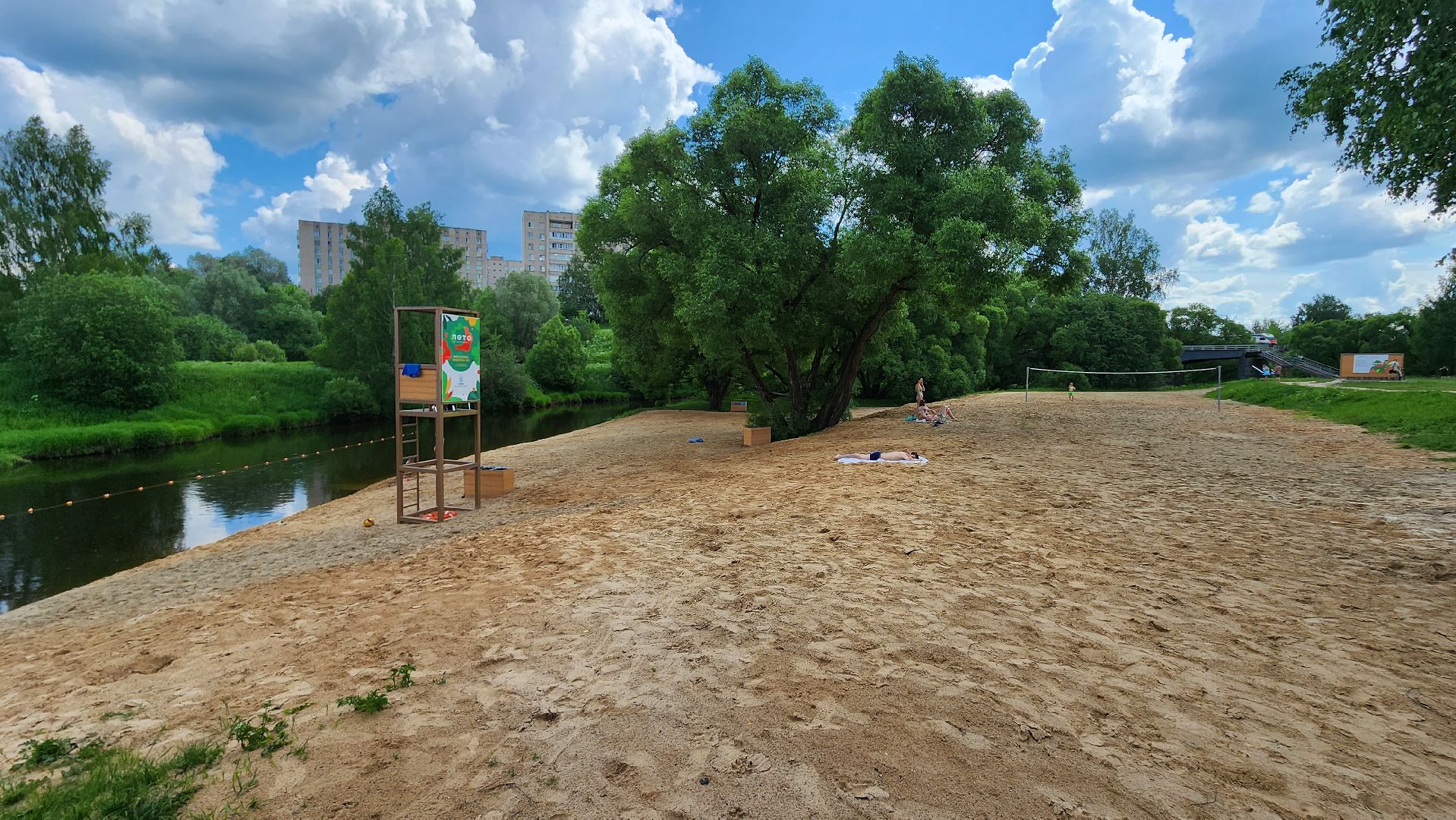 лето в подмосковье, пляж, река истра,