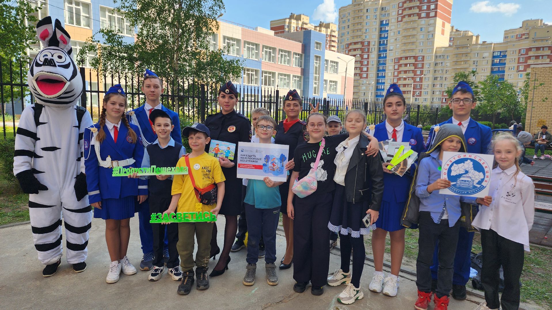 госавтоинспекторы, госавтоинспекция, ОГИБДД, ГАИ, Домодедово, Подмосковье, ПДД, рейд, рейд безопасности, рейд гибдд, ЮИД, Юные инспекторы, дорожное движение, безопасность, Дорога, Школа, Школьники, Тротуар, Зебра,