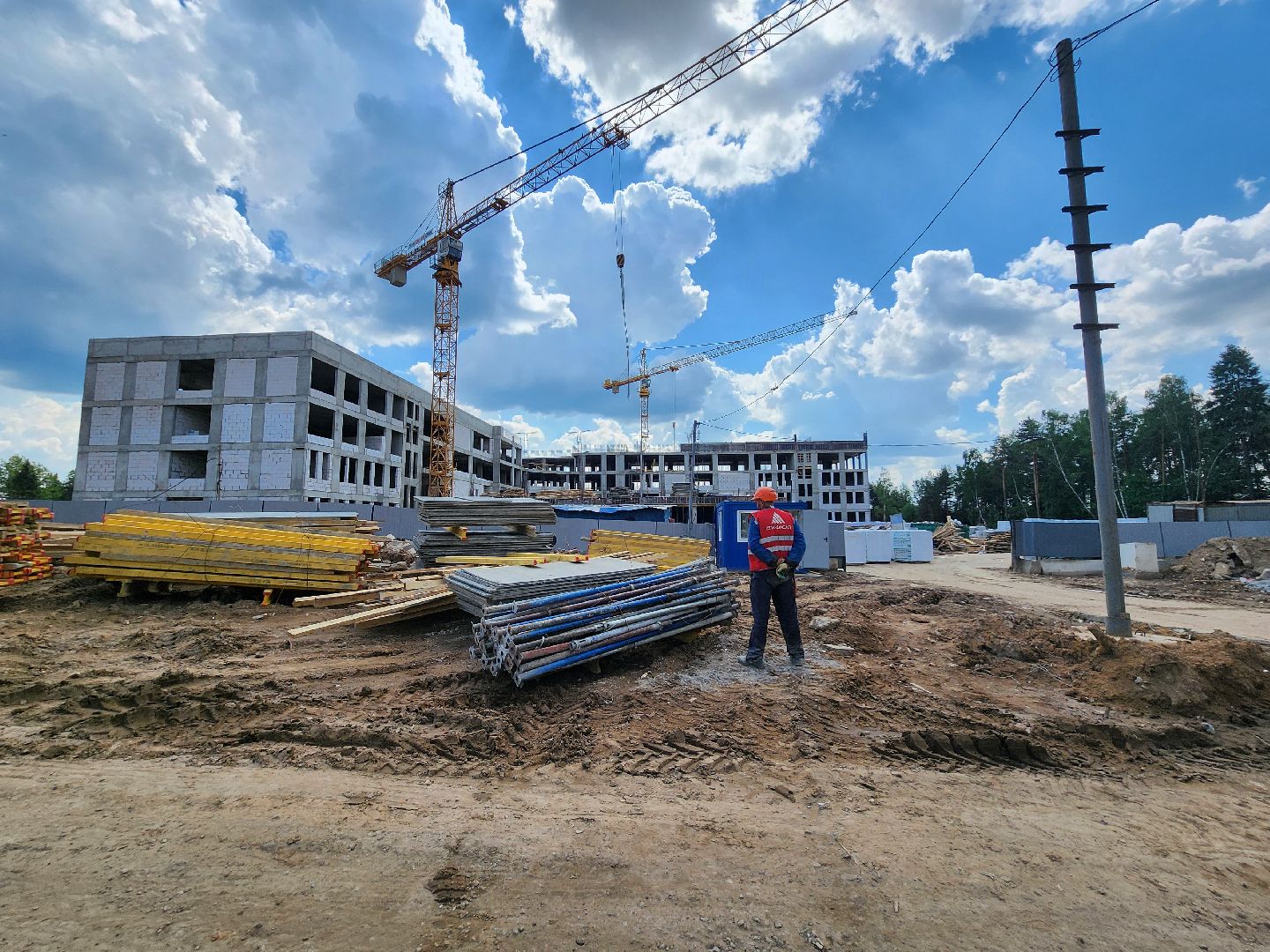 Стоительство школы,