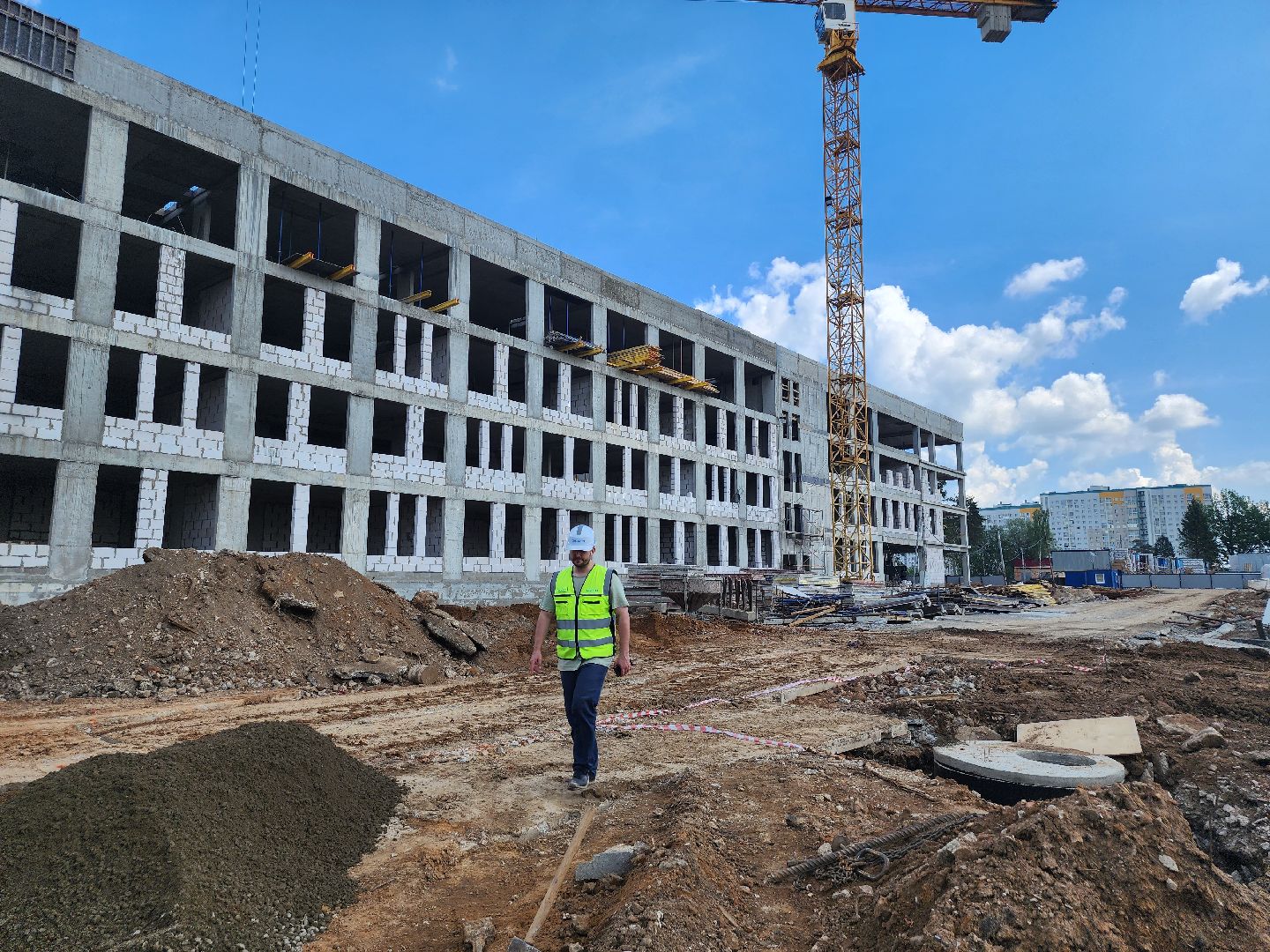 Стоительство школы,