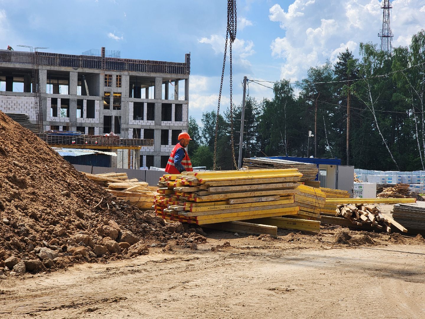 Стоительство школы,