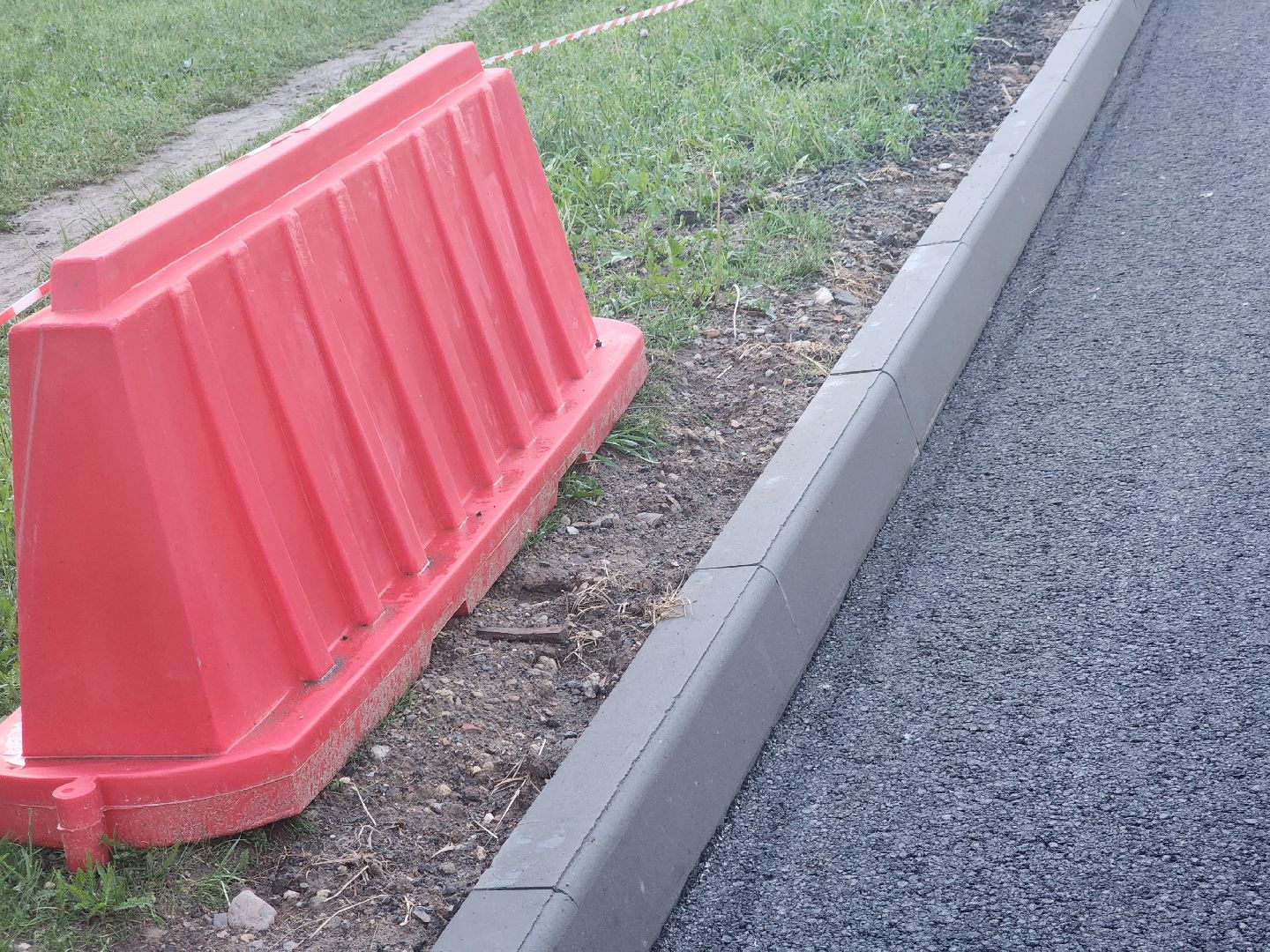 долгопрудный, бордюрный камень, дорожные работы, асфальт, ограждение,