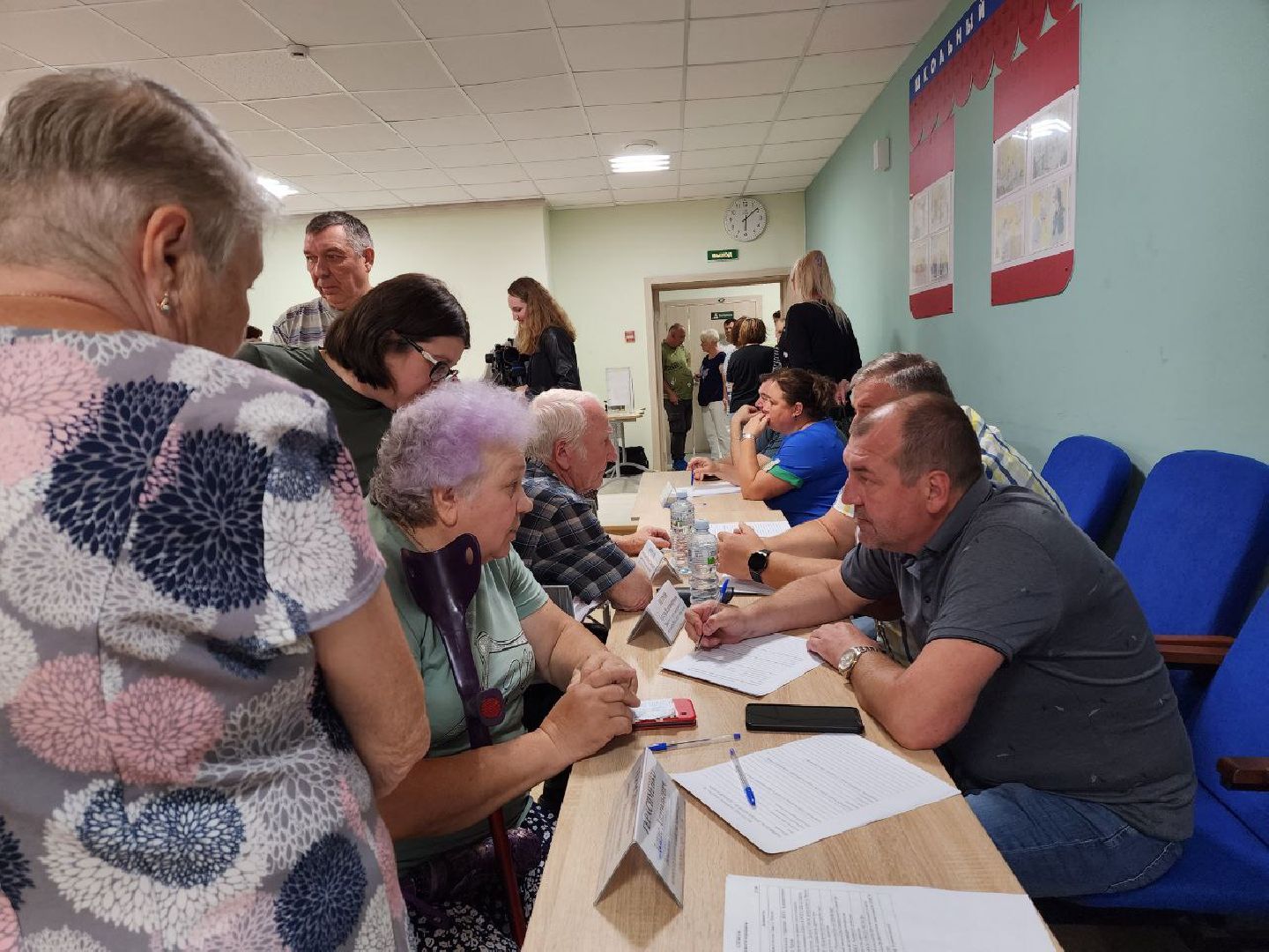 чехов, выездная администрация, жители, тротуар, дорога,