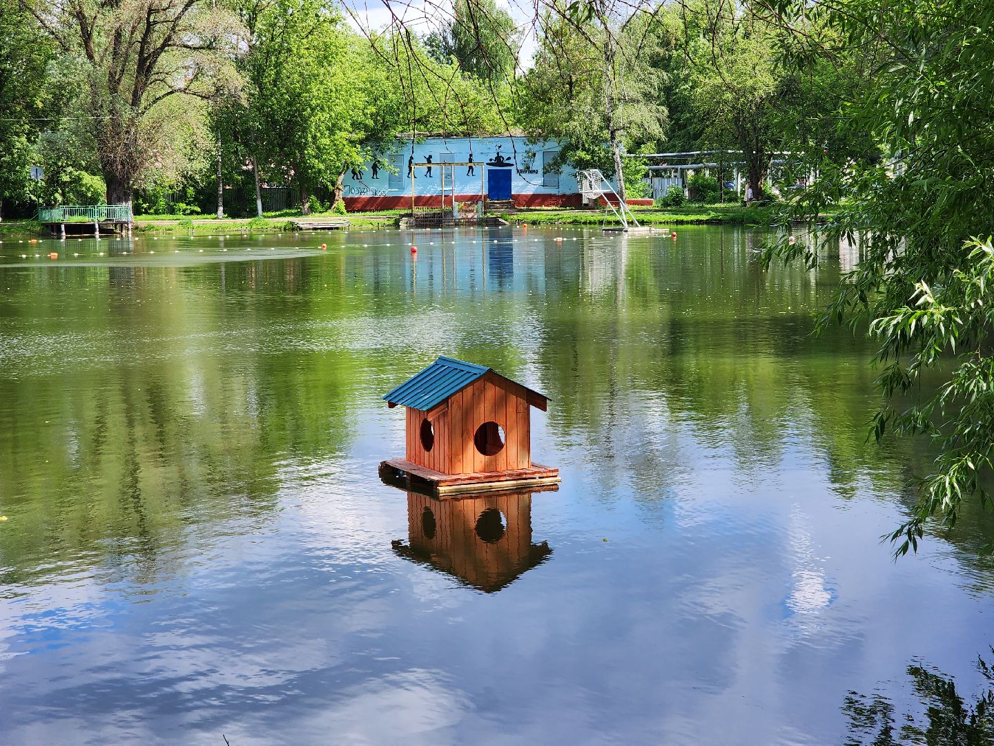 раменское, благоустройство,домик для уток на озере Пионер,