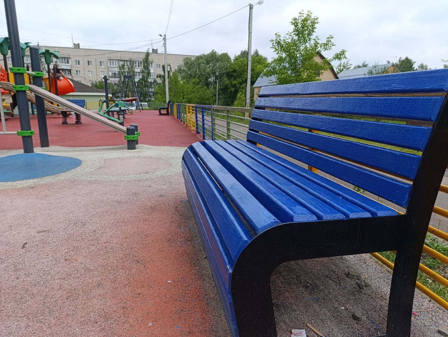 Бронницы, Благоустройство, Детская площадка, Красят элементы детской площадки, мбу благоустройство,