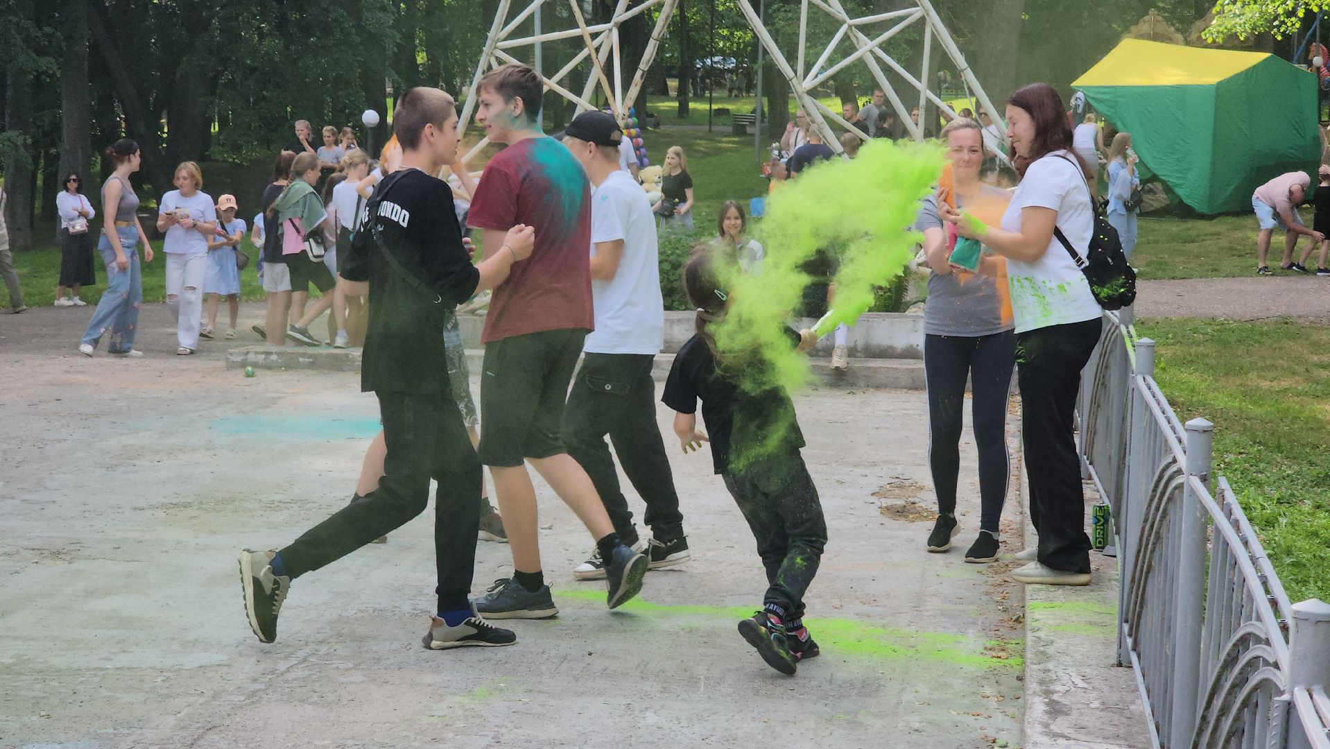 праздник красок, парки подмосковья, парк городок, руза, рузский городской округ, лето в подмосковье, лето в рузе,