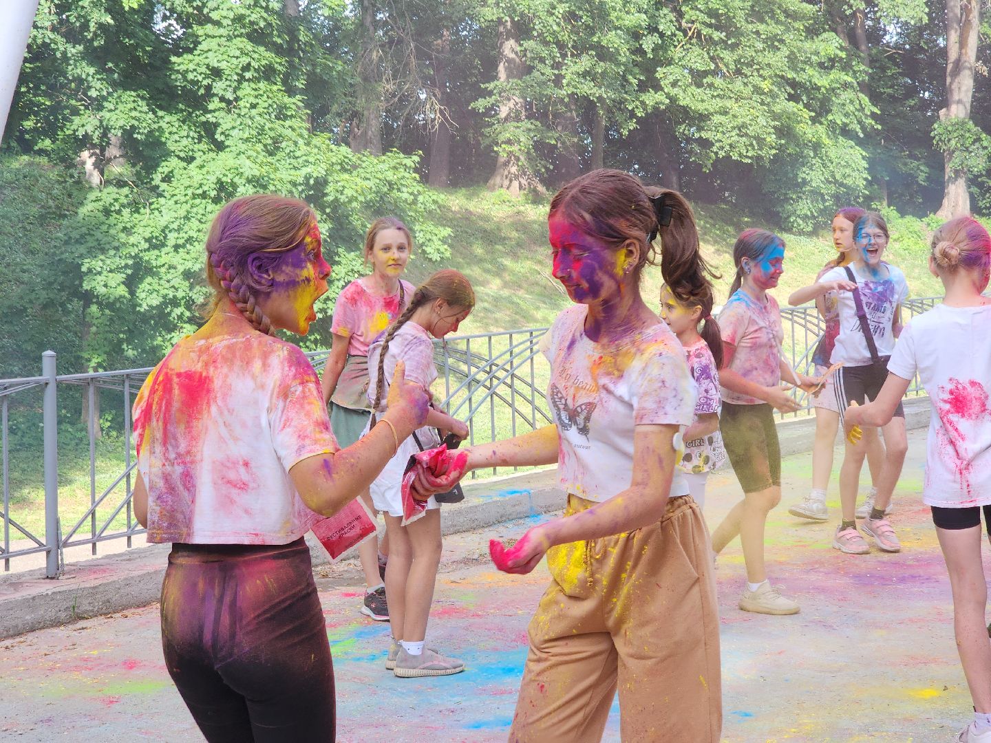 праздник красок, парки подмосковья, парк городок, руза, рузский городской округ, лето в подмосковье, лето в рузе,