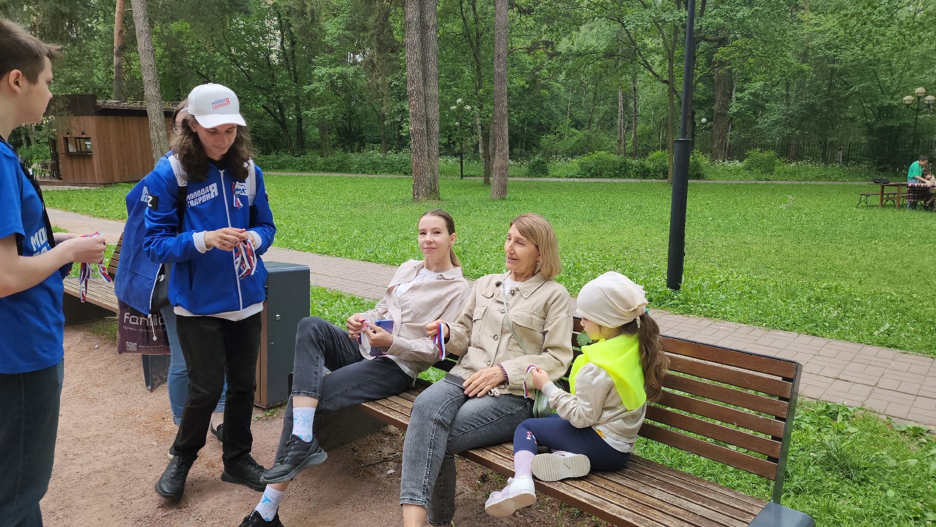 молодая гвардия, день россии, триколор, ленточка,