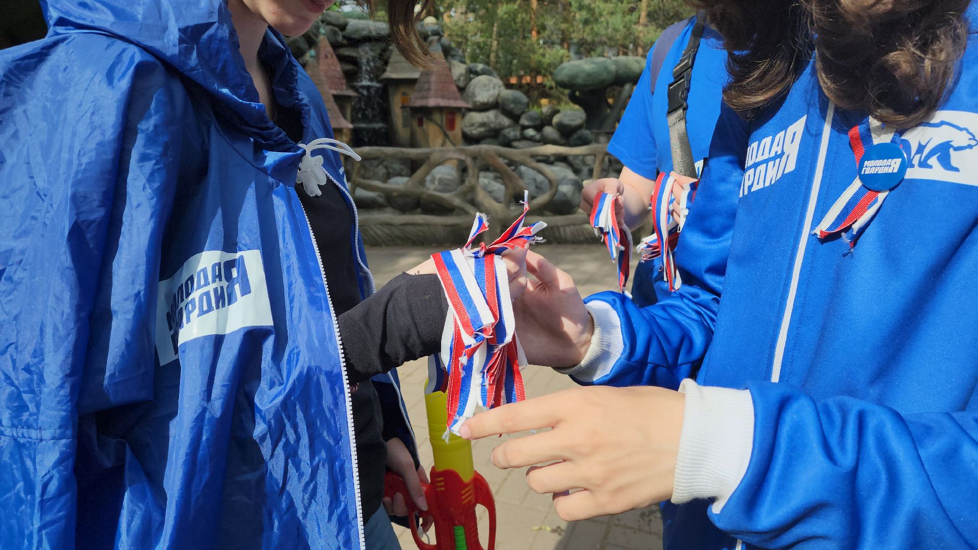 молодая гвардия, день россии, триколор, ленточка,