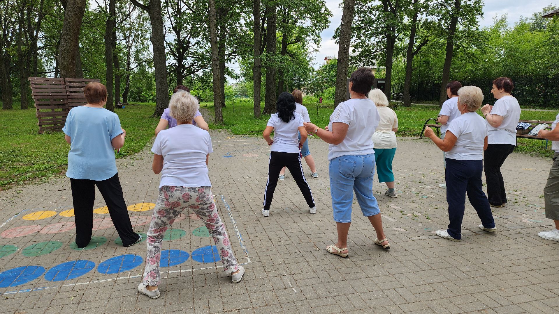 кашира, ожерелье, активное долголетие, флешмоб, танец, день россии, флаг россии,