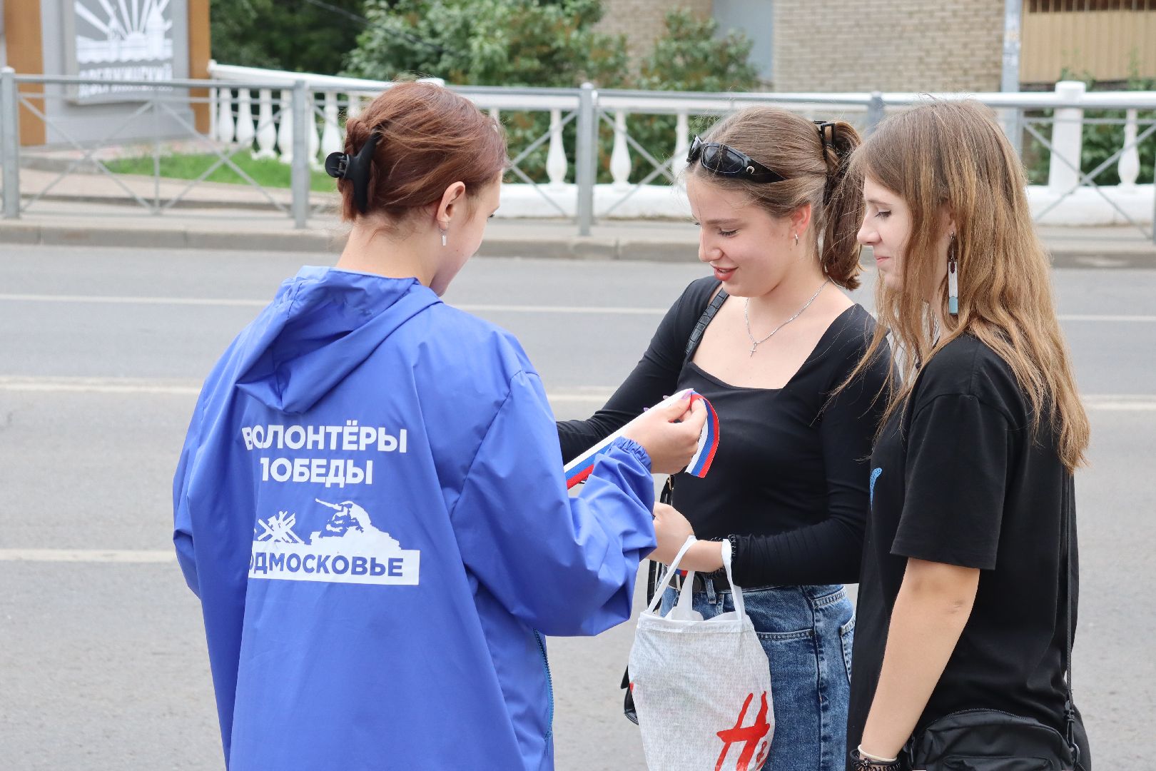 день россии, триколор, волонтеры победы,