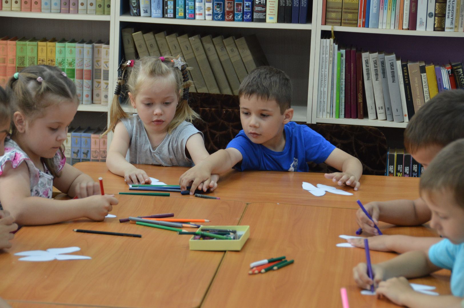 Международный день друзей, шатура, культурная шатура, библиотека, библиотекарь, дети,