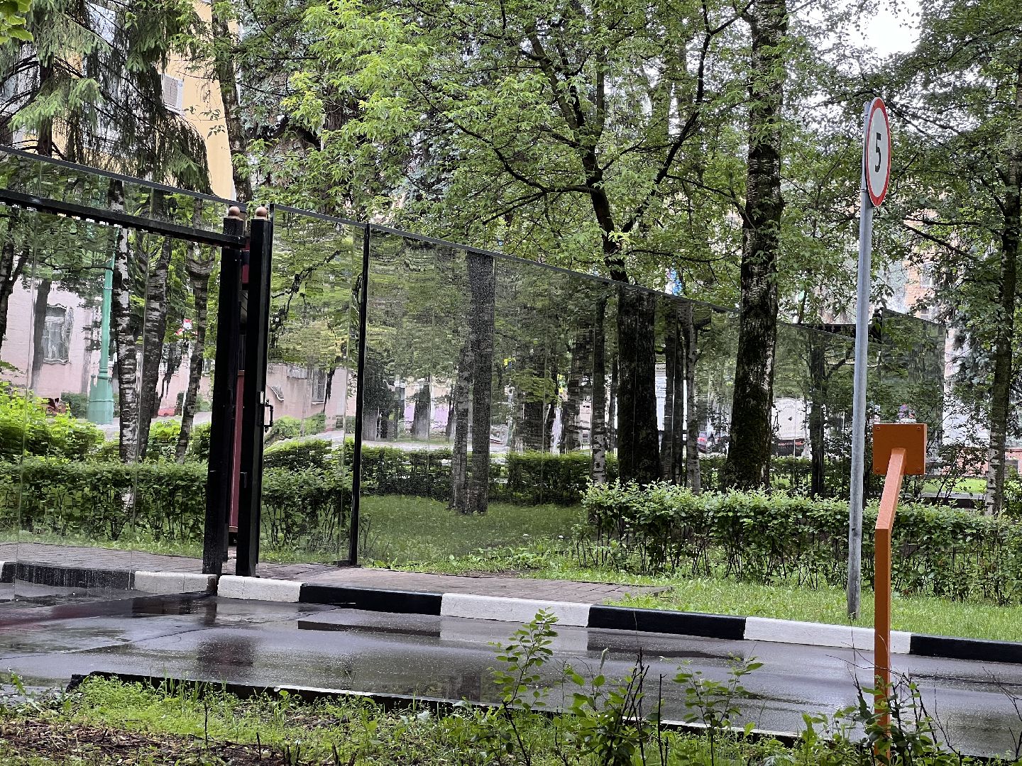 химки, благоустройство, здание администрации, забор,