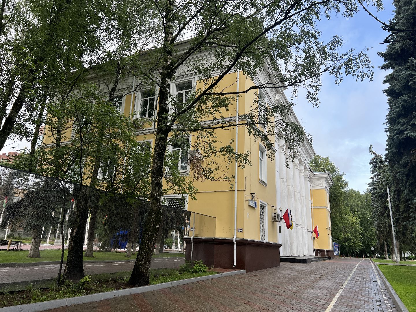 химки, благоустройство, здание администрации, забор,