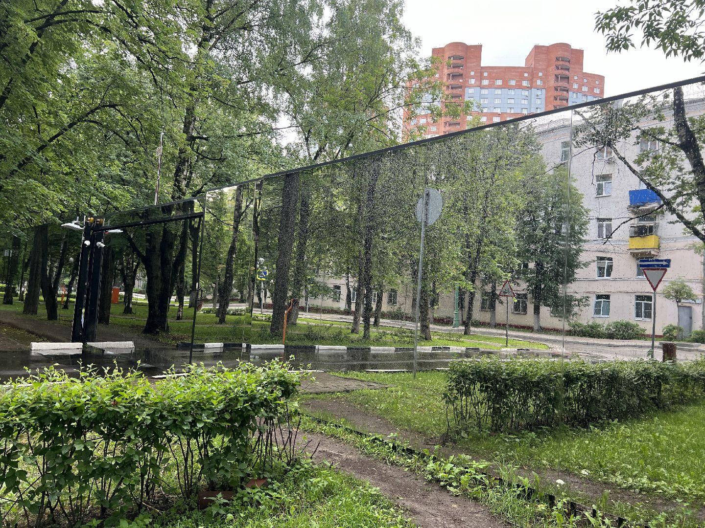 химки, благоустройство, здание администрации, забор,