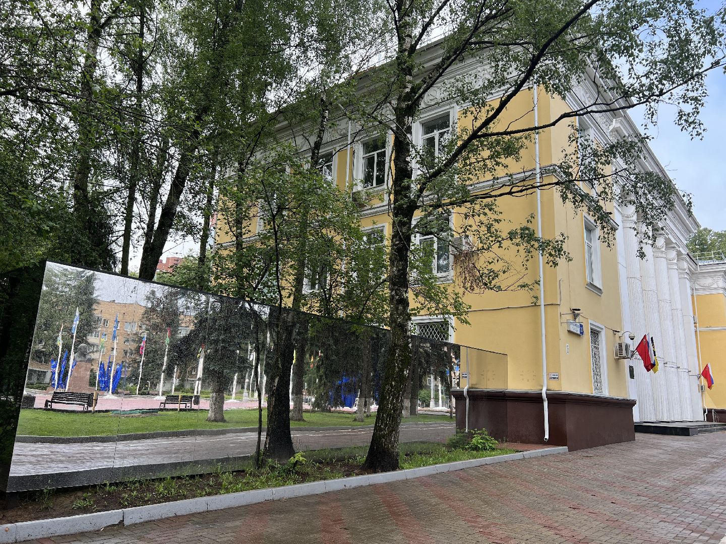 химки, благоустройство, здание администрации, забор,